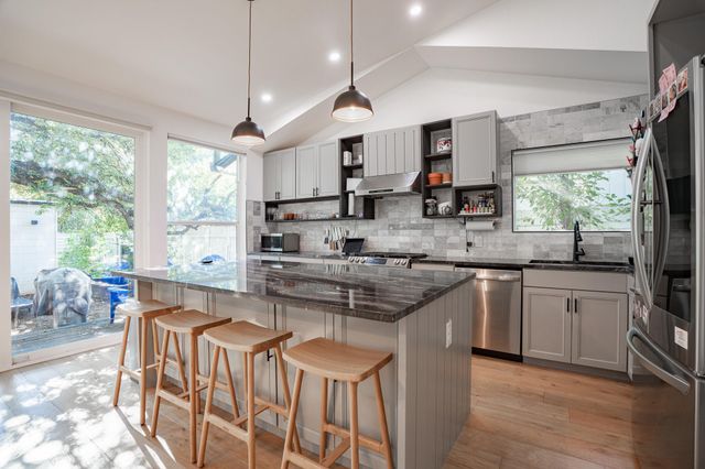 12225 Wallingstone LN, Austin, TX 78750