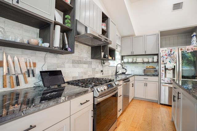 12225 Wallingstone LN, Austin, TX 78750