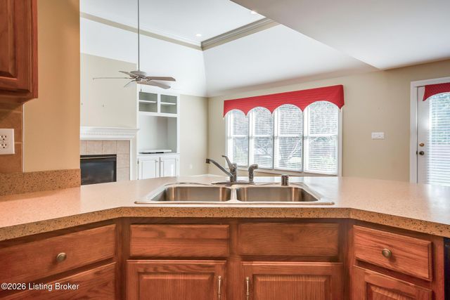 3909 Mulberry Row Way, Louisville, KY 40299