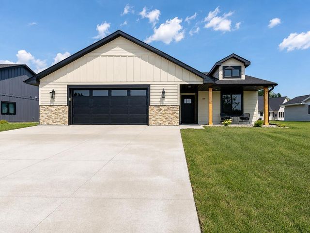 309 Pinehurst Drive, Mankato, MN 56001