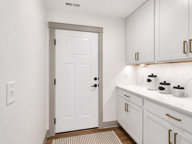 309 Pinehurst Drive, Mankato, MN 56001