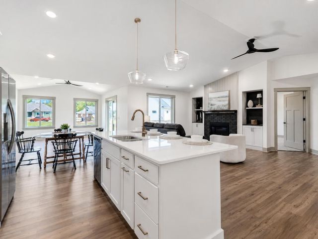 309 Pinehurst Drive, Mankato, MN 56001
