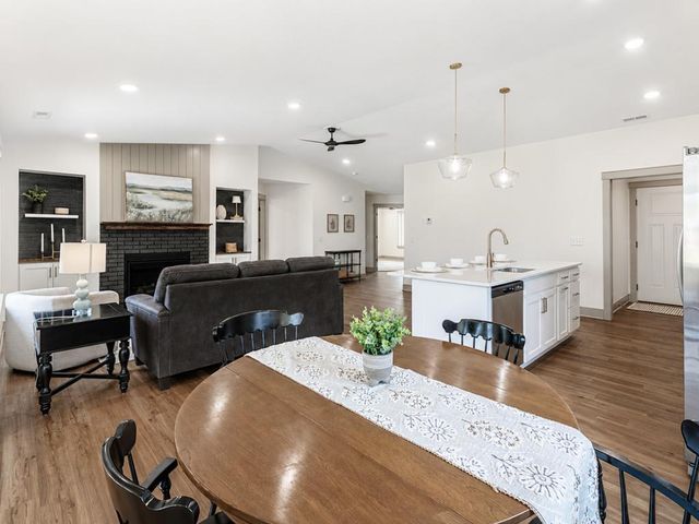309 Pinehurst Drive, Mankato, MN 56001