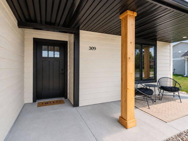 309 Pinehurst Drive, Mankato, MN 56001