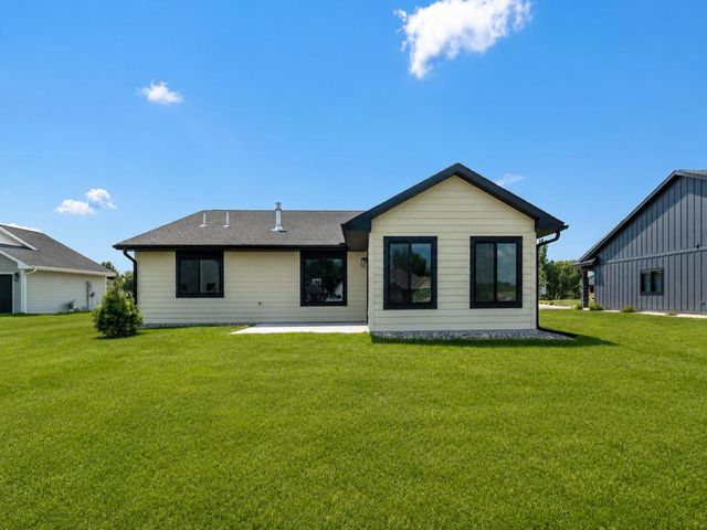 309 Pinehurst Drive, Mankato, MN 56001