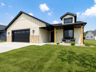 309 Pinehurst Drive, Mankato, MN 56001