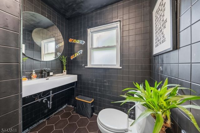 905 Salem Ave, Hillside Twp., NJ 07205