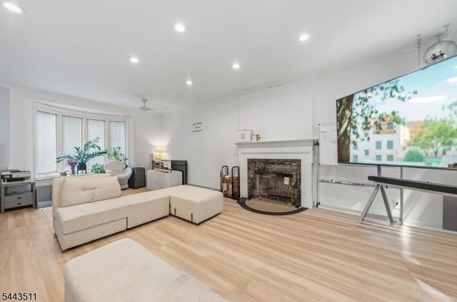 905 Salem Ave, Hillside Twp., NJ 07205