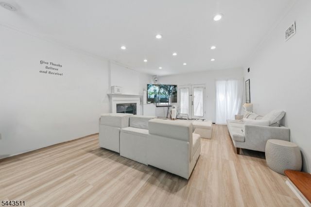 905 Salem Ave, Hillside Twp., NJ 07205