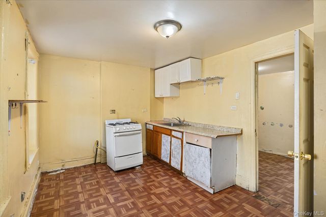 3622 37th Street, Astoria, NY 11101