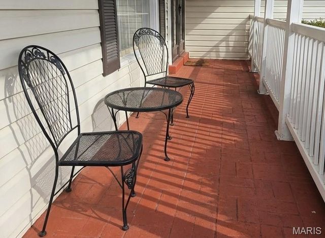 2945 Dover Drive, Florissant, MO 63033