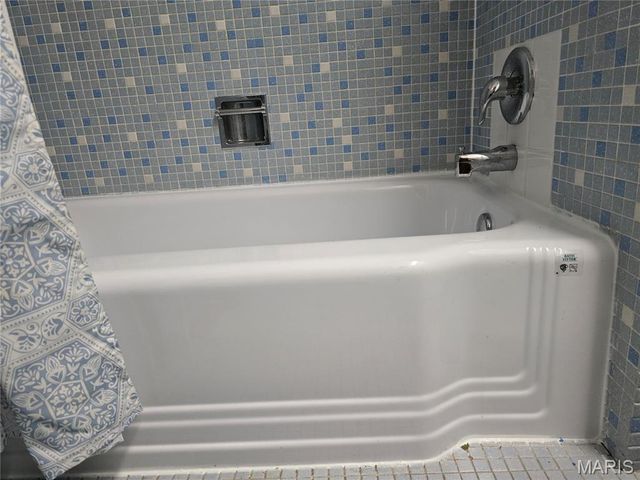 2945 Dover Drive, Florissant, MO 63033