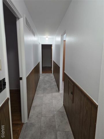 2945 Dover Drive, Florissant, MO 63033