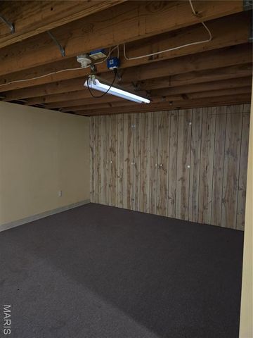 2945 Dover Drive, Florissant, MO 63033