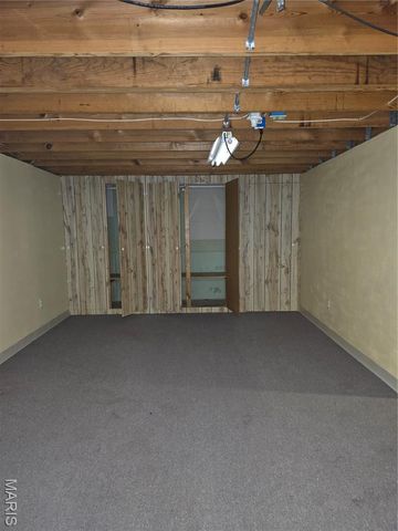 2945 Dover Drive, Florissant, MO 63033