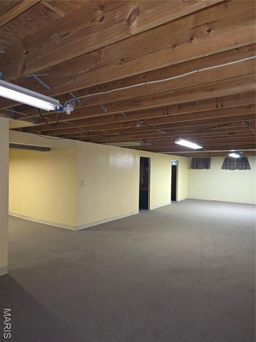 2945 Dover Drive, Florissant, MO 63033