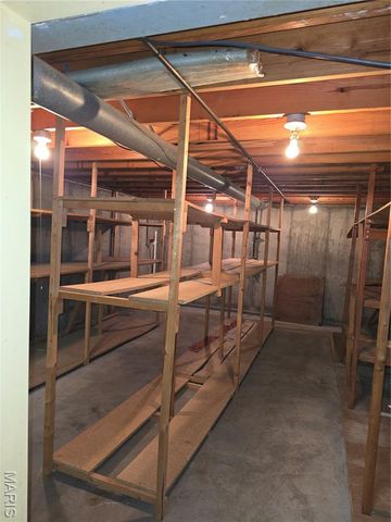 2945 Dover Drive, Florissant, MO 63033