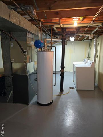 2945 Dover Drive, Florissant, MO 63033