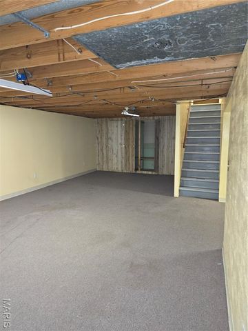 2945 Dover Drive, Florissant, MO 63033