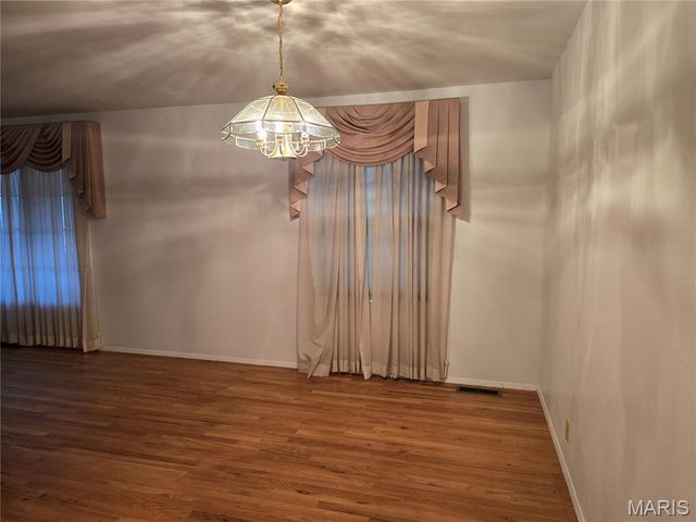 2945 Dover Drive, Florissant, MO 63033