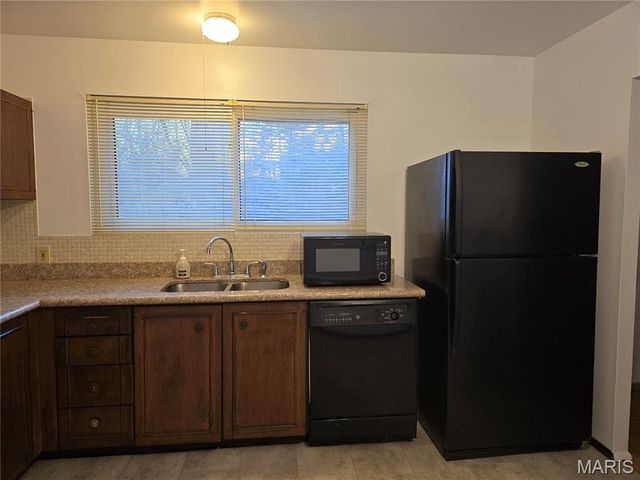 2945 Dover Drive, Florissant, MO 63033