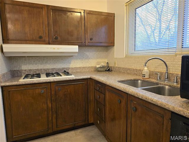 2945 Dover Drive, Florissant, MO 63033