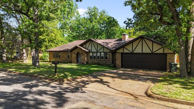 2225 Heather Ln., Tyler, TX 75703