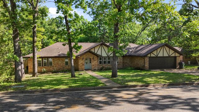 2225 Heather Ln., Tyler, TX 75703