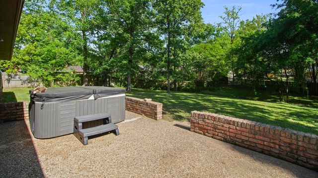2225 Heather Ln., Tyler, TX 75703