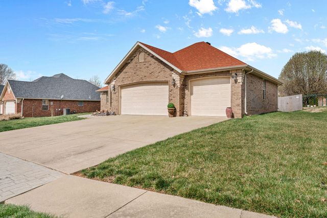 2729 N 24th Street, Ozark, MO 65721