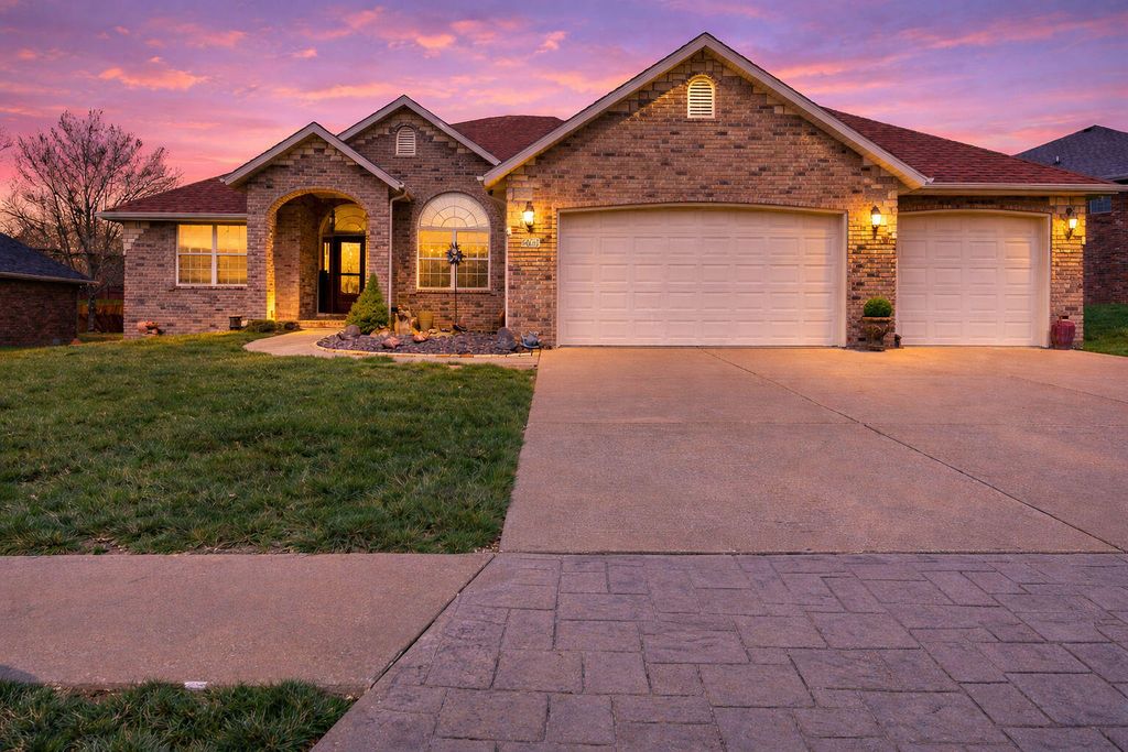 2729 N 24th Street, Ozark, MO 65721