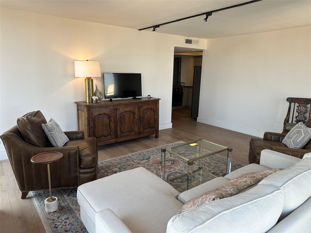 1122 Colorado ST 1702, Austin, TX 78701