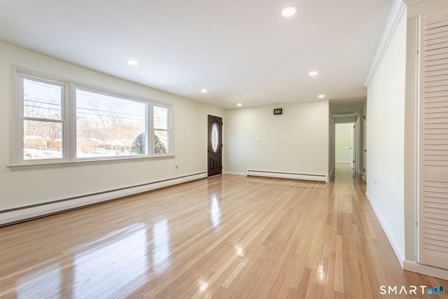 26 Kelly Road, Hamden, CT 06518