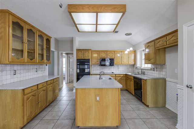 527 Gingerbread Lane, Waxahachie, TX 75165