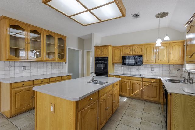 527 Gingerbread Lane, Waxahachie, TX 75165