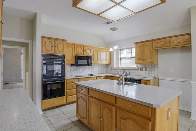 527 Gingerbread Lane, Waxahachie, TX 75165