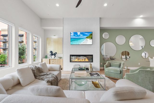 218 E Dallas Road 104, Grapevine, TX 76051