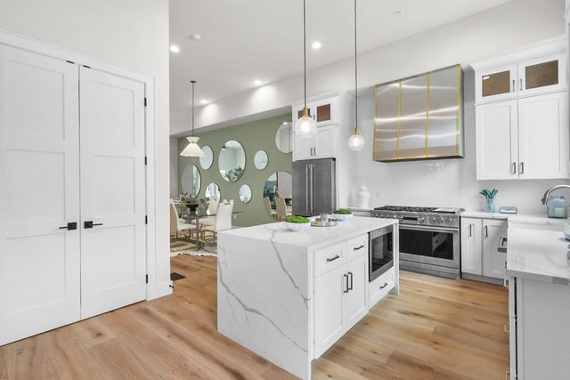 218 E Dallas Road 104, Grapevine, TX 76051