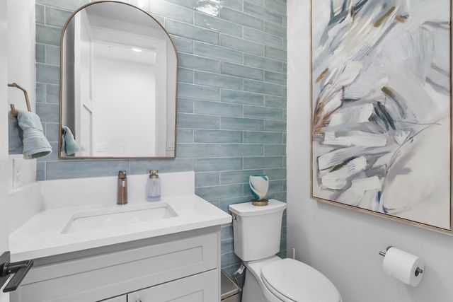 218 E Dallas Road 104, Grapevine, TX 76051