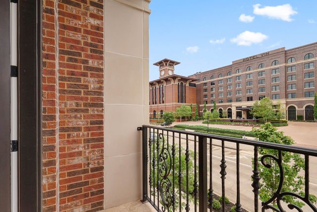 218 E Dallas Road 104, Grapevine, TX 76051