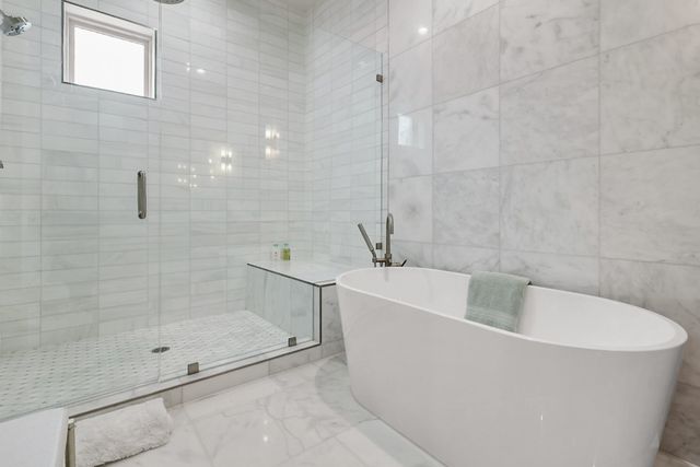 218 E Dallas Road 104, Grapevine, TX 76051