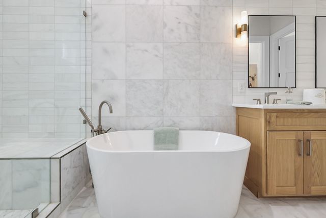 218 E Dallas Road 104, Grapevine, TX 76051
