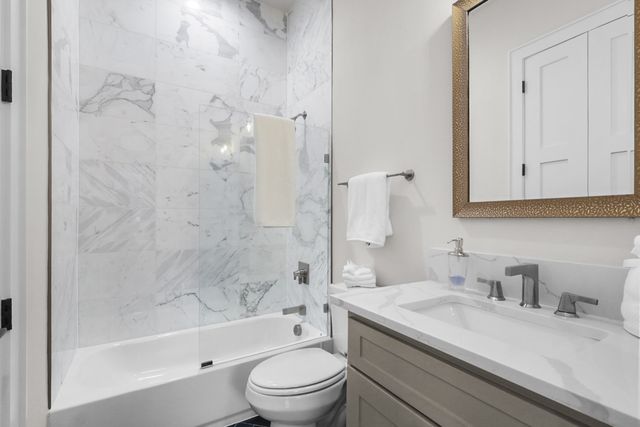218 E Dallas Road 104, Grapevine, TX 76051