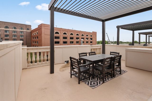 218 E Dallas Road 104, Grapevine, TX 76051