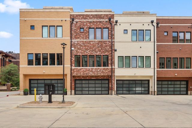 218 E Dallas Road 104, Grapevine, TX 76051