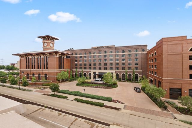 218 E Dallas Road 104, Grapevine, TX 76051