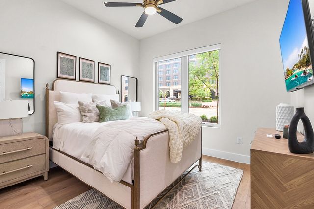 218 E Dallas Road 104, Grapevine, TX 76051