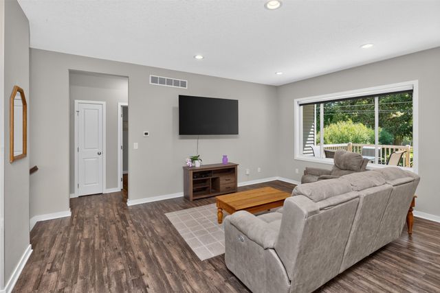1906 Duff Avenue, Ames, IA 50010