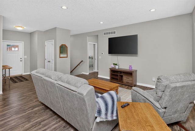 1906 Duff Avenue, Ames, IA 50010