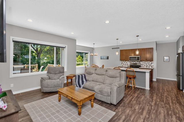 1906 Duff Avenue, Ames, IA 50010